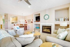 TV, fireplace, offices - Bear Trap Dunes golf condo with indoor pool, 2 outdoor pools & beach shuttle (Ocean View)