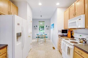 Fridge, microwave, oven, stovetop - Bear Trap Dunes golf condo with indoor pool, 2 outdoor pools & beach shuttle (Ocean View)