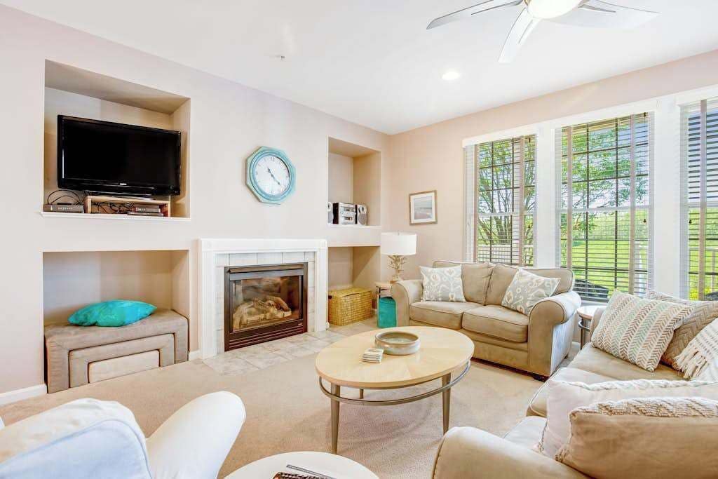 TV, fireplace, offices