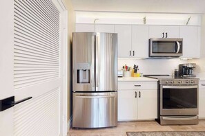Fridge, microwave, oven, stovetop - Sea Colony ground floor condo, updated with fast WiFi, gas fireplace, & deck (Bethany Beach)