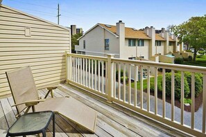 Property grounds - Sea Pines Townhouse Steps From the Water w/Free WiFi, Shared Pool, Private W/D, AC (Bethany Beach)