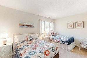 WiFi, bed sheets - Sea Pines Townhouse Steps From the Water w/Free WiFi, Shared Pool, Private W/D, AC (Bethany Beach)