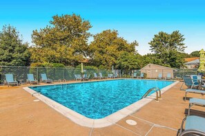 Pool - Sea Pines Townhouse Steps From the Water w/Free WiFi, Shared Pool, Private W/D, AC (Bethany Beach)