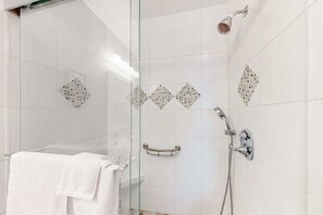 Shower, towels - Salt Pond townhome with screened porch, AC & paid-access pools, tennis & gym (Bethany Beach)
