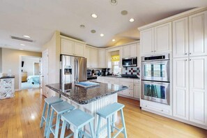 Fridge, microwave, oven, stovetop - Town of Fenwick island home on the water with dock & central A/C - dogs OK (Fenwick Island)