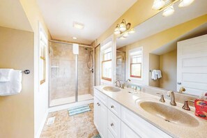Shower, hair dryer, towels - Town of Fenwick island home on the water with dock & central A/C - dogs OK (Fenwick Island)