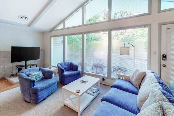 TV, DVD player, offices - Bethany west home close to the beautiful water w/free WiFi, private WD (Bethany Beach)