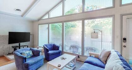 Bethany west home close to the beautiful water w/free WiFi, private WD