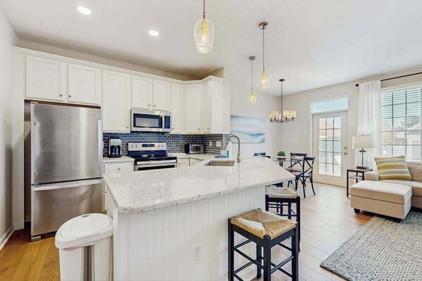 Fridge, microwave, oven, stovetop - Bear Trap Dunes home with washer/dryer, WiFi, pool, & sauna - near golf (Ocean View)