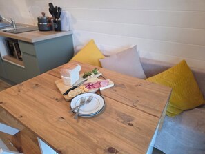 Dining - Bracelands - Deluxe Pod 6 (Coleford)