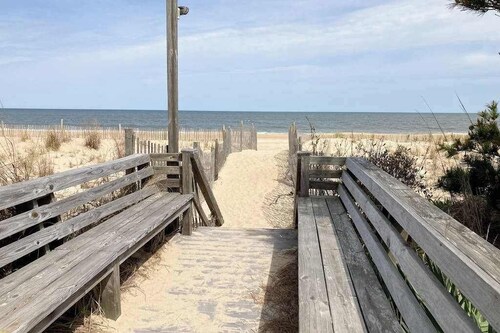 Seaside Villas oceanfront townhome with 2 balconies, beach access & sunrise view
