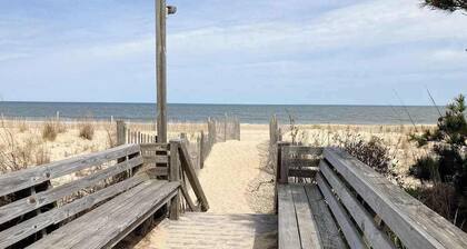 Seaside Villas oceanfront townhome with 2 balconies, beach access & sunrise view