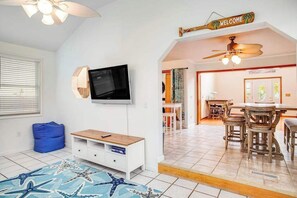 Interior - Lovely home near the ocean, w/ fire pit, tiki bar, washer/dryer, WiFi, & Netflix (Selbyville)