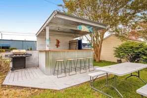 Outdoor dining - Lovely home near the ocean, w/ fire pit, tiki bar, washer/dryer, WiFi, & Netflix (Selbyville)
