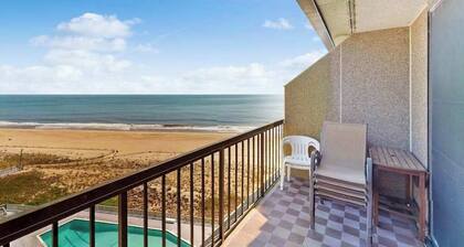 Sea Colony Waterfront gem w/ shared pools, gym, beach access & private balcony