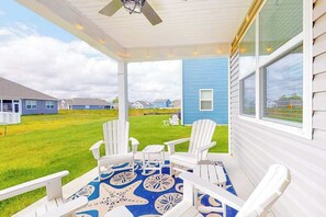 Terrace/patio - Beautiful home w/game room, shared pool & kayaks (Ocean View)