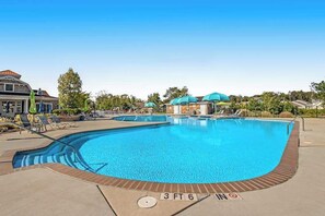 Pool - Beautiful home w/game room, shared pool & kayaks (Ocean View)