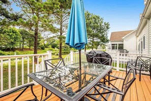 Outdoor dining - Bear Trap Dunes townhome near Bethany Beach with shared pool, WiFi, & W/D (Ocean View)