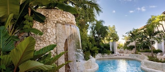 Blue Monkey Hotel & Beach Club