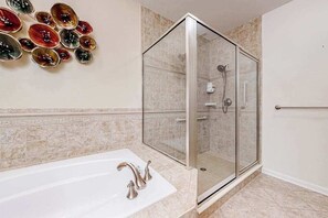 Shower, hair dryer, towels - Bayside Resort condo near the beach with shared pools & fast WiFi - dog-friendly (Selbyville)