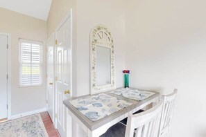 Interior - Bethany Beach Inn studio with kitchenette, fast WiFi & furnished balcony (Bethany Beach)