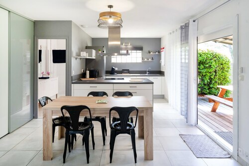 Gîte Le Grand Chêne: Shared Pool, Wi-Fi & Air Conditioning in Lesperon
