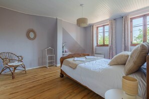WiFi, bed sheets - Two-room house - Le Boichot (Dole)