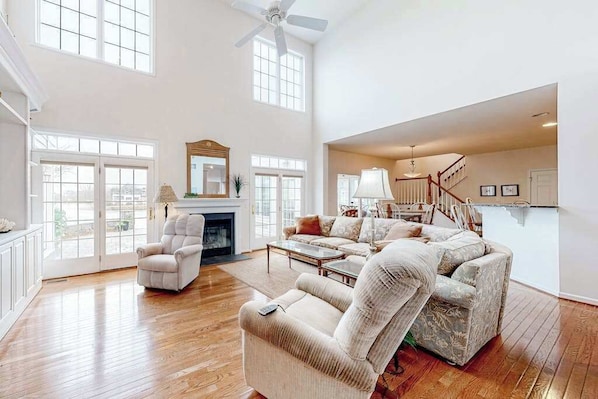 TV, fireplace, offices - Bethany Lakes home with waterfront views, pool access, tennis, & private patio (Bethany Beach)
