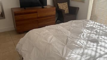 Iron/ironing board, WiFi, bed sheets