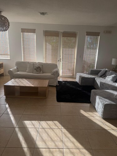 Awesome 3-bedroom 3 bathroom house with AC in charming Bimini
