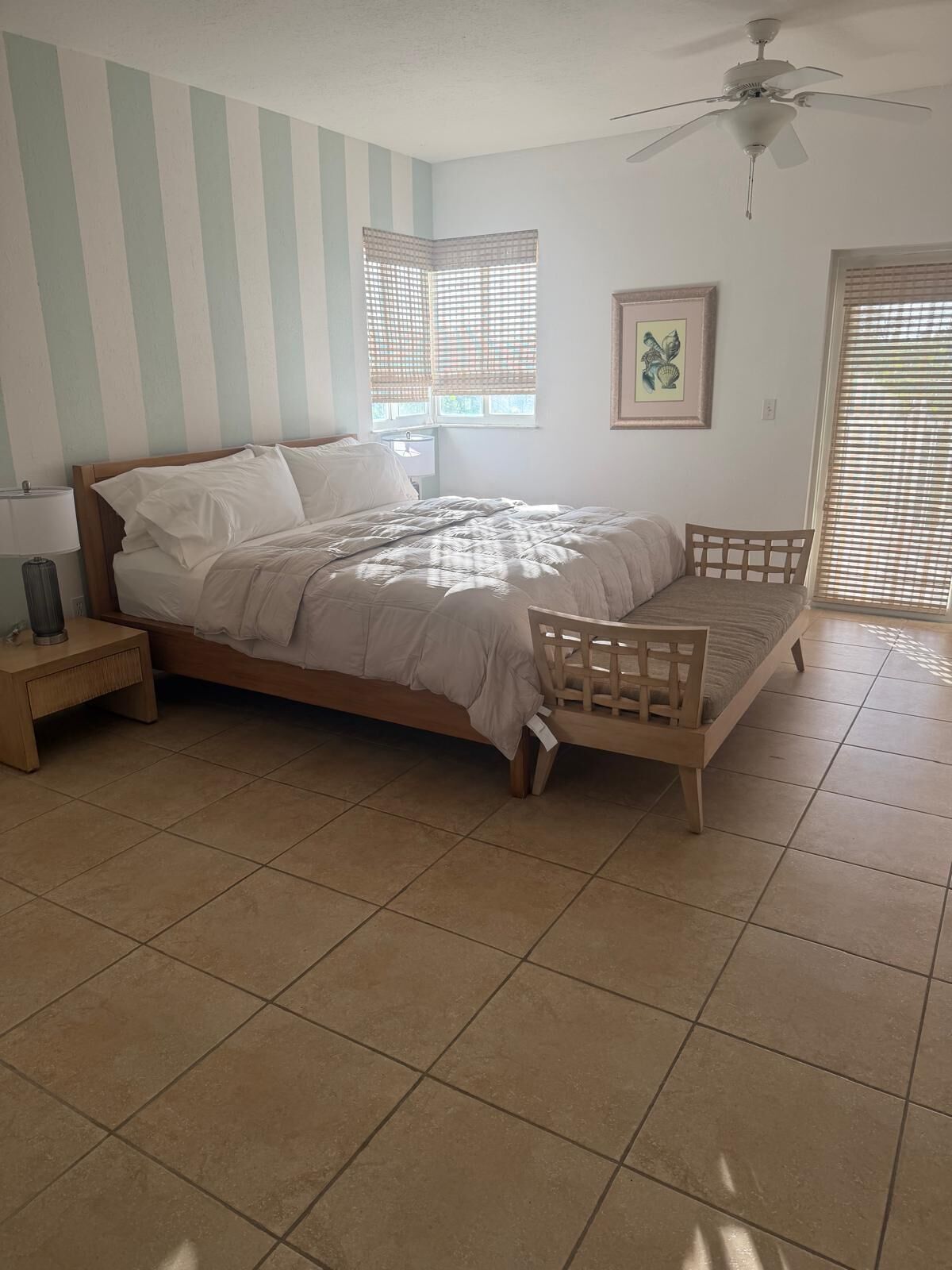3 habitaciones, tabla de planchar con plancha, wifi y ropa de cama 