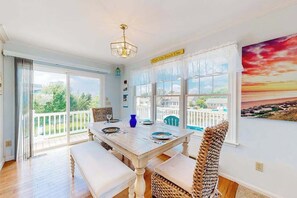 Dining - Keenwik on the Bay waterfront home with AC, gas fireplace, firepit, & dock (Selbyville)