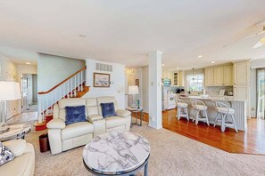 TV, fireplace, offices - Keenwik on the Bay waterfront home with AC, gas fireplace, firepit, & dock (Selbyville)