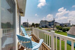 Terrace/patio - Keenwik on the Bay waterfront home with AC, gas fireplace, firepit, & dock (Selbyville)