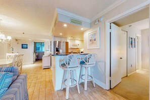 Interior - Sea Colony beachfront 6th-floor condo with 12 pools, 2 hot tubs, private beach (Bethany Beach)