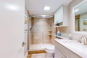 Shower, hair dryer, towels - Sea Colony beachfront 6th-floor condo with 12 pools, 2 hot tubs, private beach (Bethany Beach)