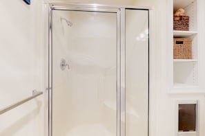Shower, hair dryer, towels - Town of South Bethany Beach home with sunroom and water views - dogs ok (Bethany Beach)