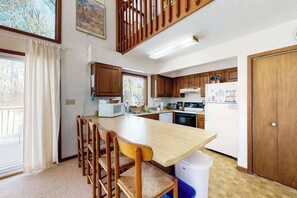 Fridge, microwave, oven, stovetop - Secluded, 4-BR, dog-friendly home, private beach (Bethany Beach)
