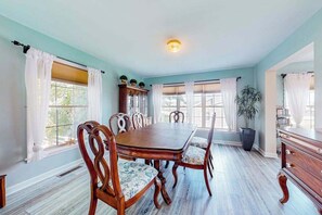 Dining - The Reservation - dog-friendly home with fenced yard, deck, grill, & beach gear (Ocean View)