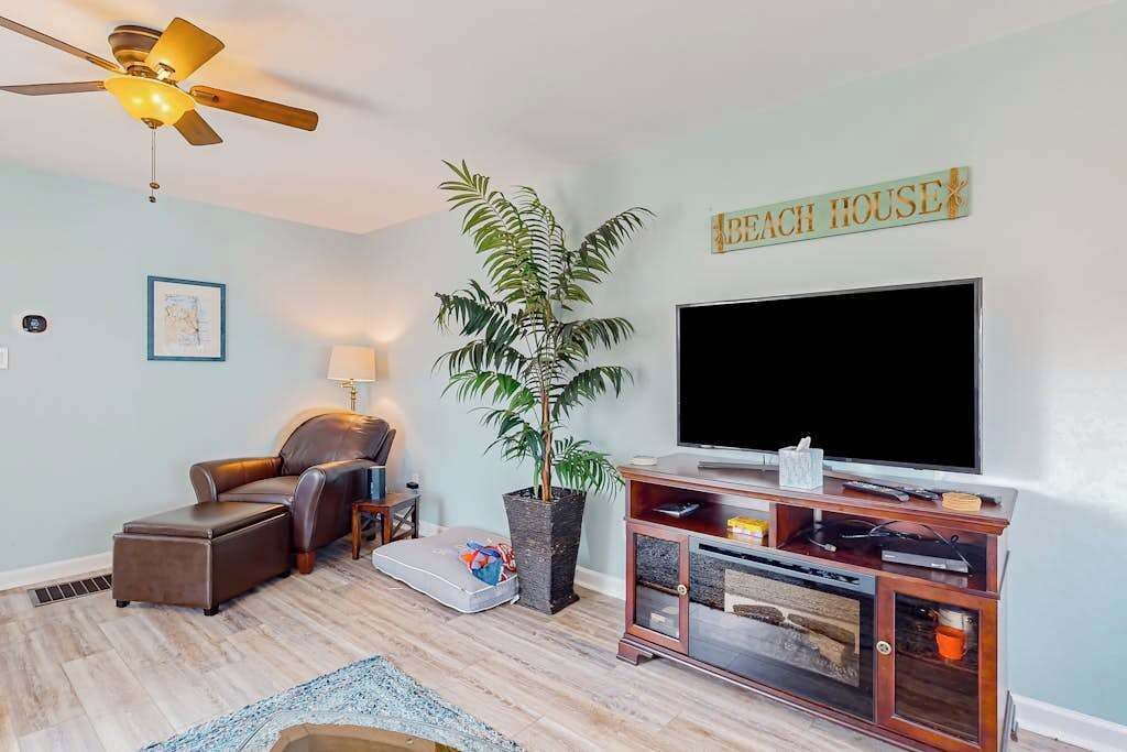 TV, DVD player, offices