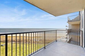 Property grounds - Sea Colony Ocean condo with pools, hot tub, fitness room, & sports courts (Bethany Beach)