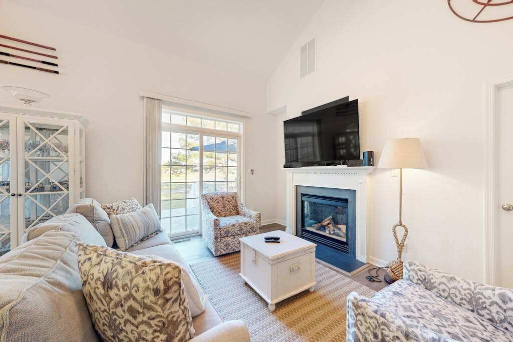 TV, fireplace, offices