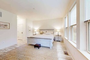 Iron/ironing board, WiFi, bed sheets - Home in The Estuary with private outdoor area, on-site pool, game room, & gym (Frankford)