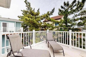 Terrace/patio - House near the ocean with a rooftop deck, central AC & W/D - walk to the beach (Dewey Beach)