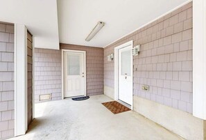 Interior - House near the ocean with a rooftop deck, central AC & W/D - walk to the beach (Dewey Beach)