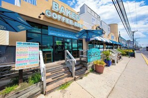 A building with a sign reading 'BAKED COFFEE BAR' and a menu board advertising breakfast items. - Town of Dewey Beach charming dog-friendly home with washer/dryer (Dewey Beach)