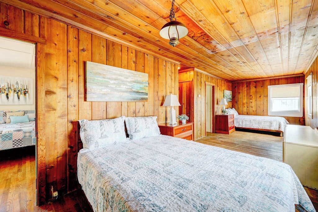 WiFi, bed sheets