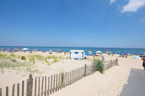 Town of Dewey Beach charming dog-friendly home with washer/dryer