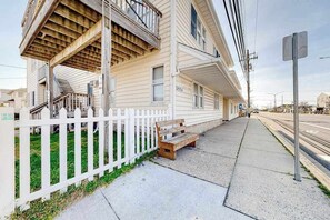 Exterior - Town of Dewey Beach charming dog-friendly home with washer/dryer (Dewey Beach)