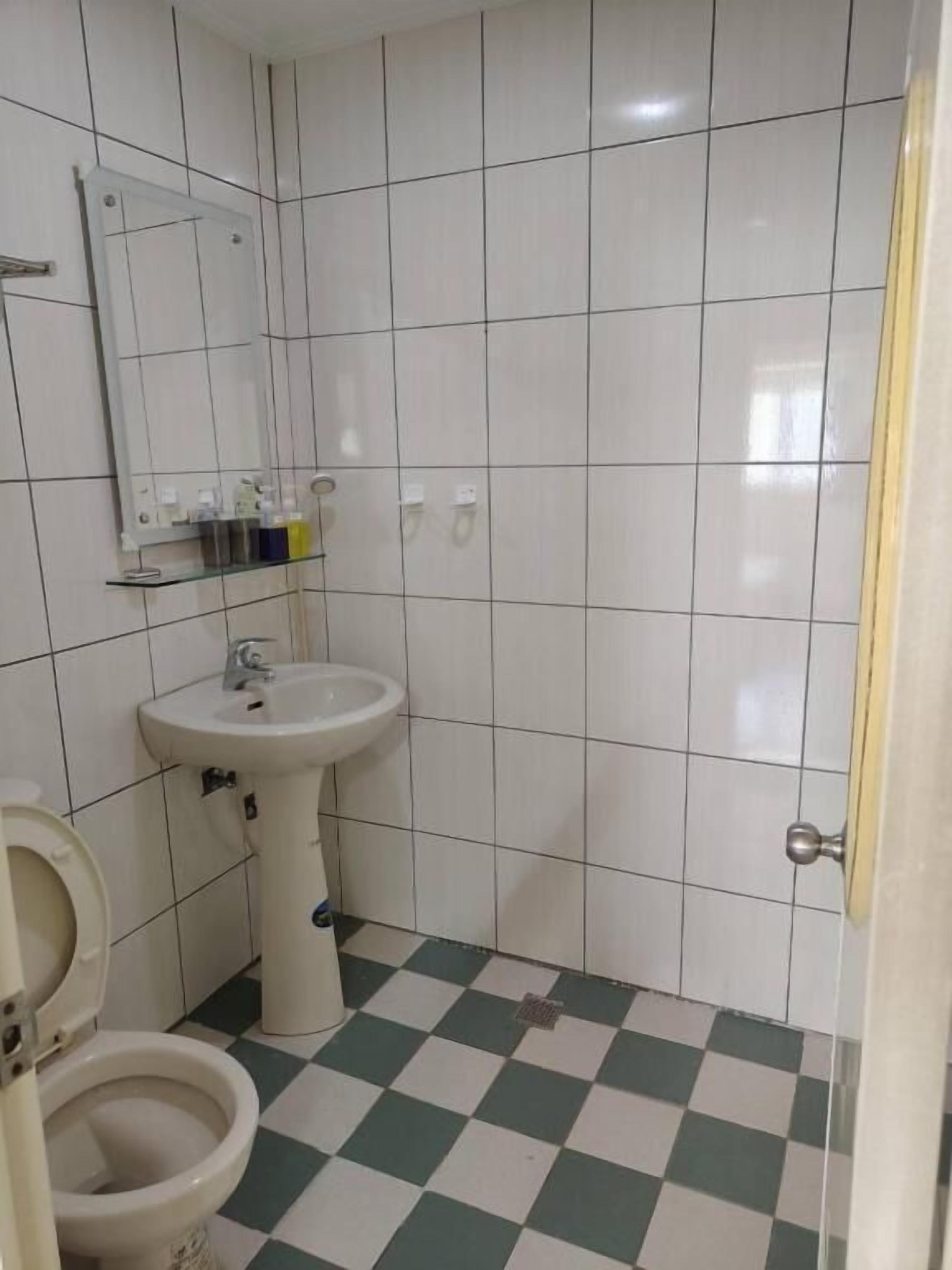Basic Studio | Bathroom | Slippers